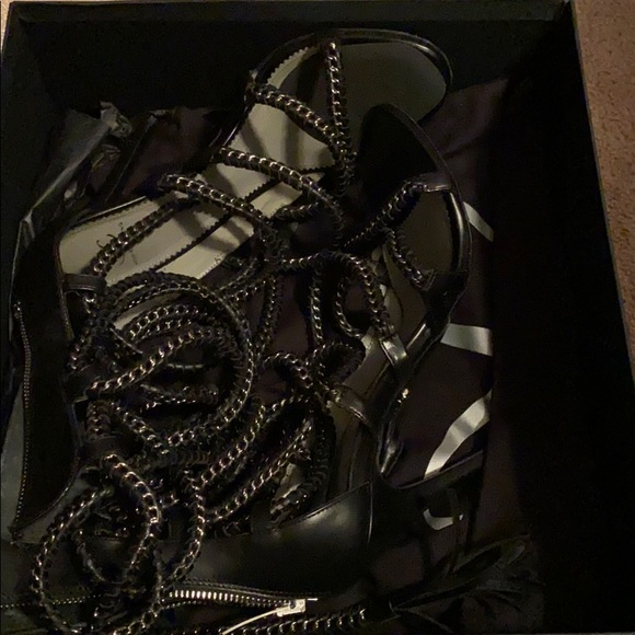 Monika chiang imena black heel seen on Carli bybel - Picture 4 of 4